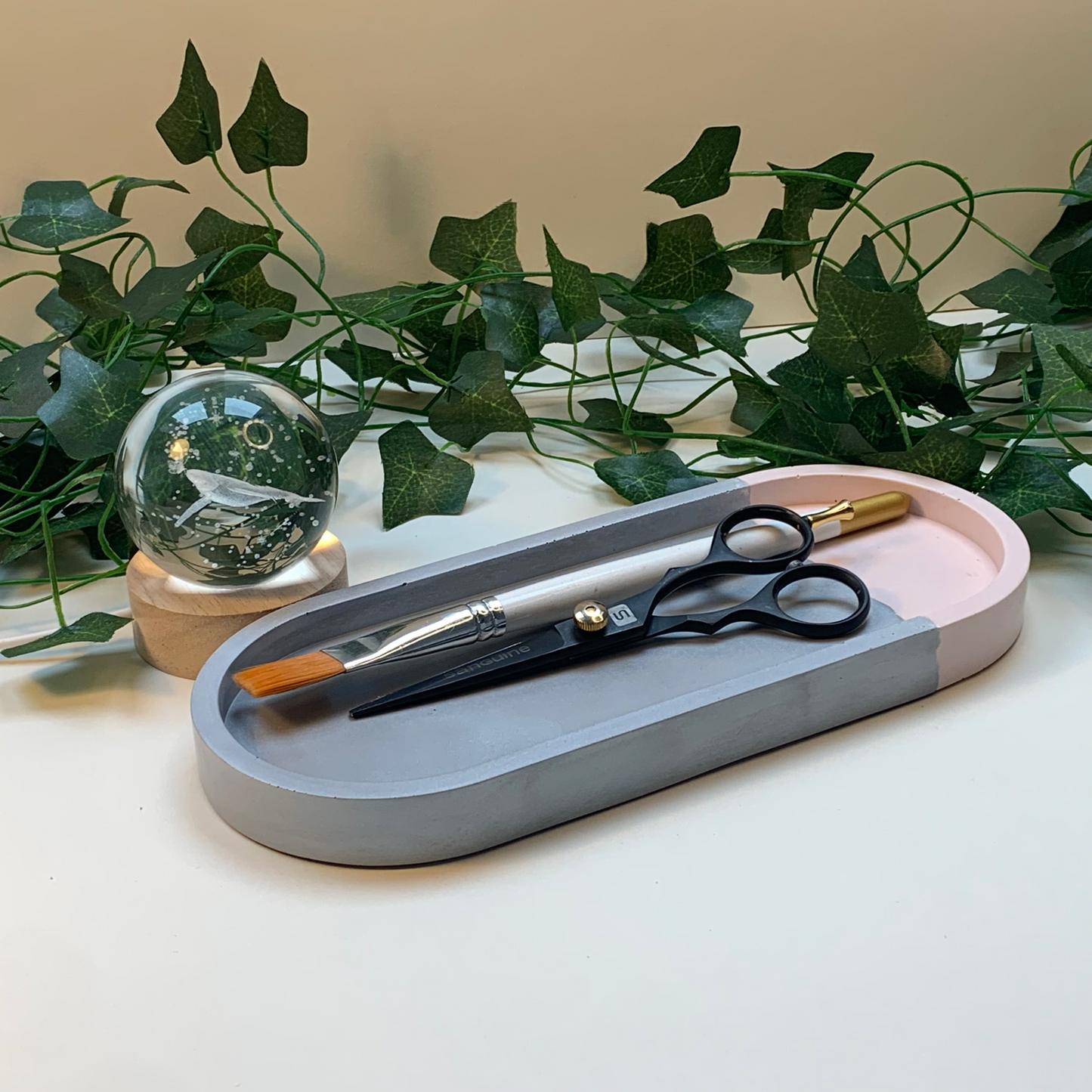 FACE | Oval Trinket tray